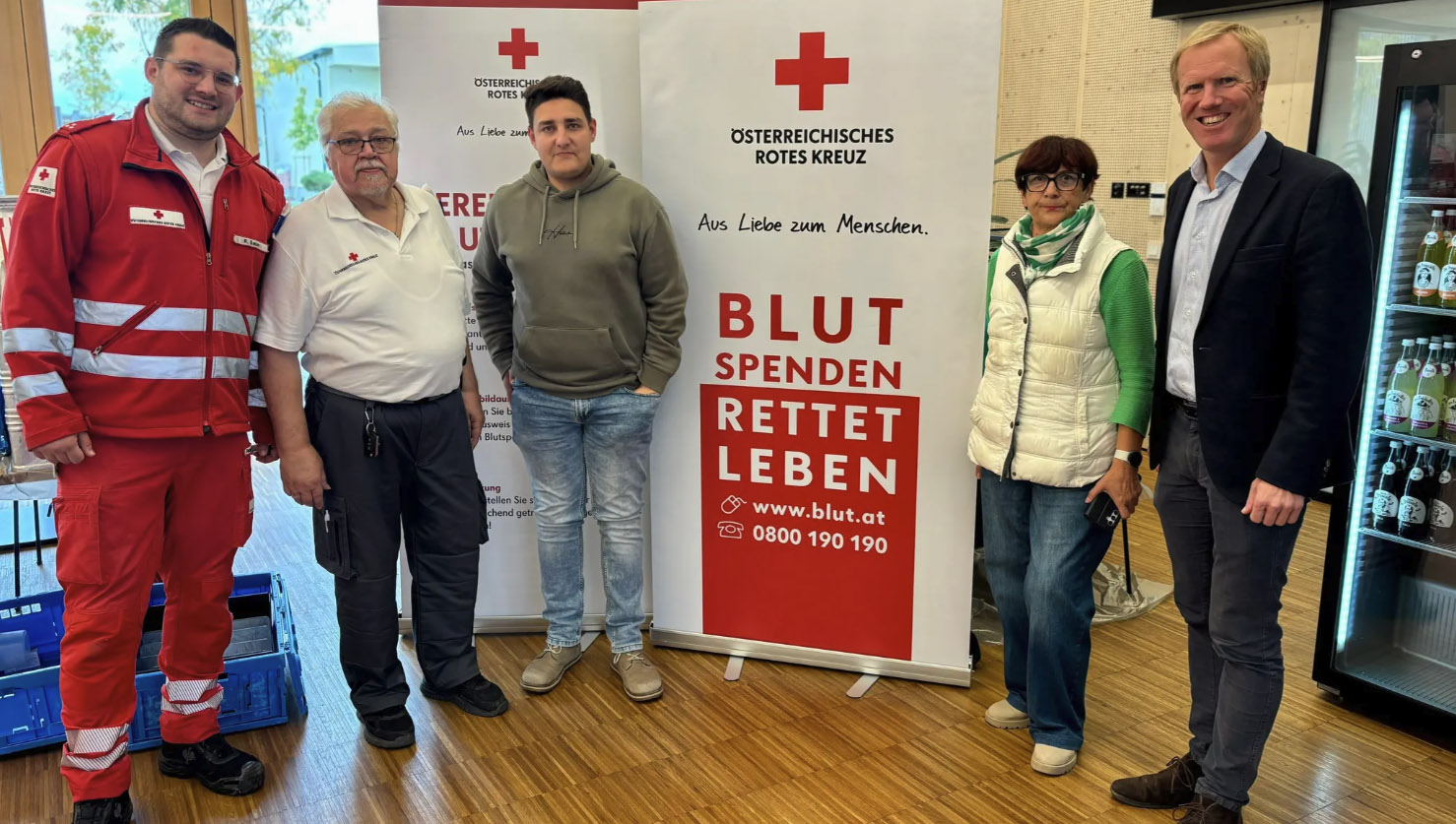 Blut spenden rettet Leben. Darüber waren sich Karl Purker, Vzbgm. Uitz und Geschäftsführer Julius Kiennast einig. Copyright: MeinBezirk Redaktionsleitung Markus Kahrer